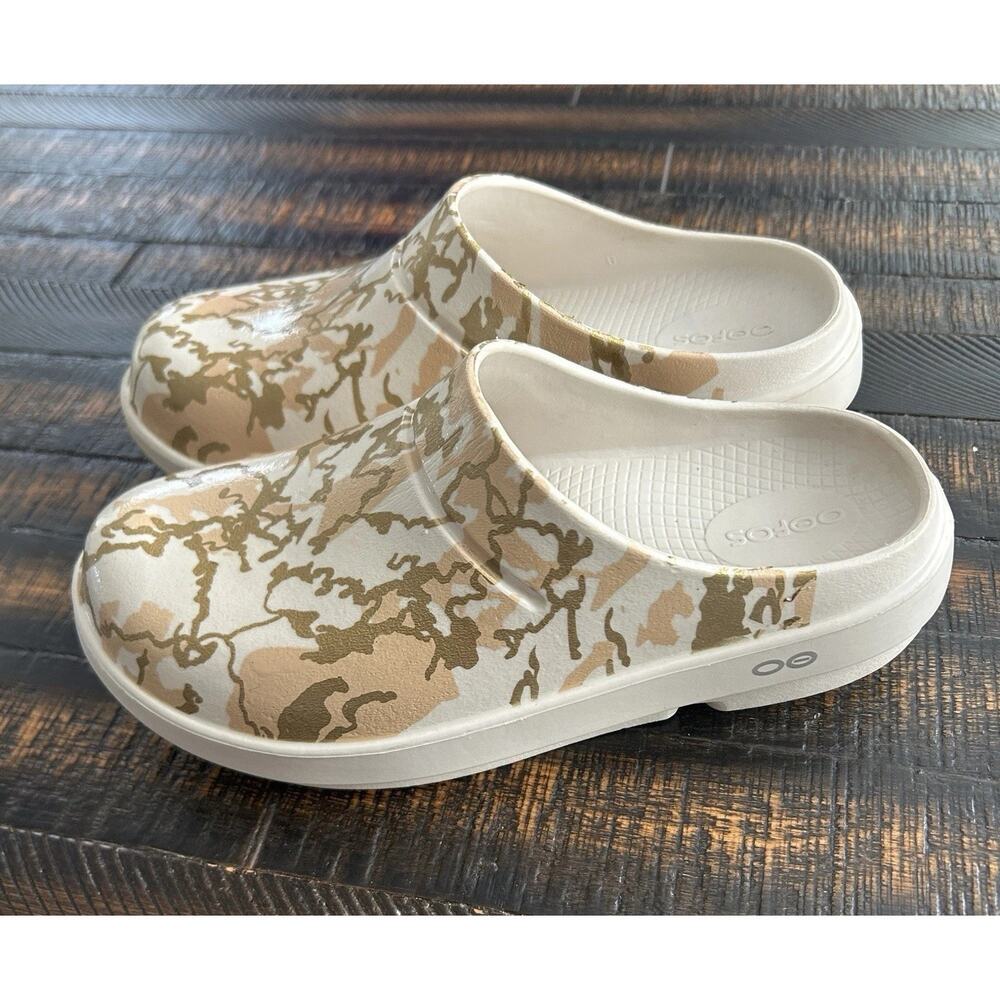 OOFOS OOcloog Recovery Clog Sandals Limited Edition Sahara Gold Camo Women's 7 - Picture 12 of 12